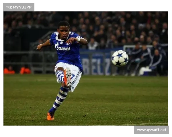 法尔范在沙尔克04球队中担当核心角色及其关键位置作用分析